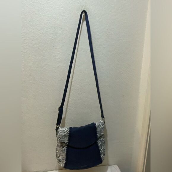 Sakroots Artist Circle Foldover Crossbody, Navy One World - Picture 1 of 13